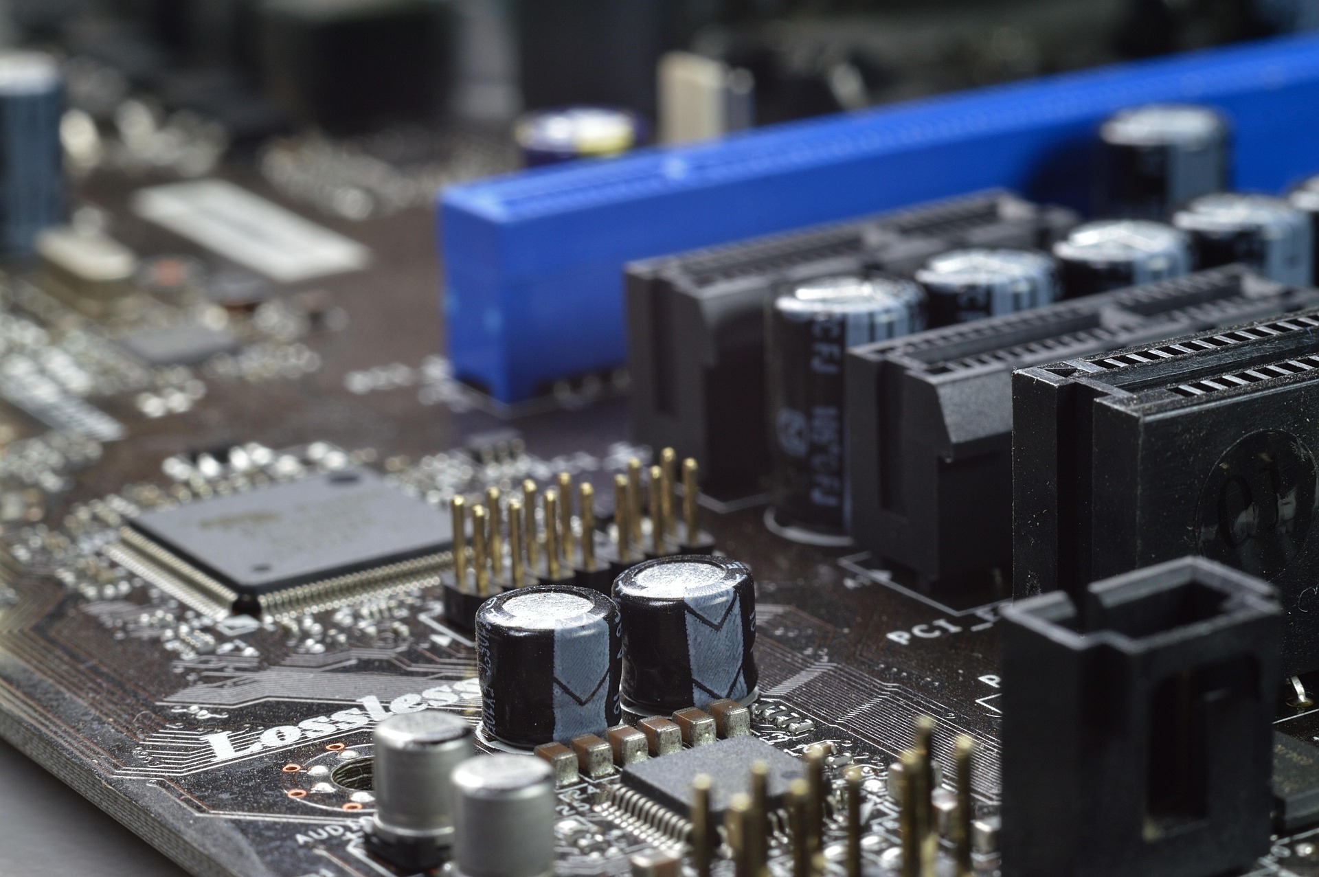 Servicio técnico de reparación de PC en taller informático